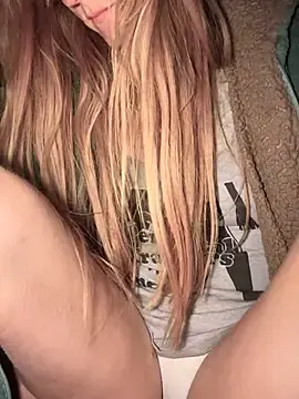 Stripchat Live Sex Cam of GoldenFlameGoddess
