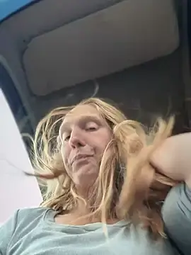 Stripchat Live Porn of GoldenFlameGoddess
