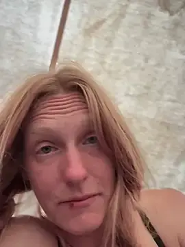 Stripchat Live Sex Cam of GoldenFlameGoddess