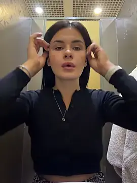 Stripchat Live Sex Cam of MiraReach