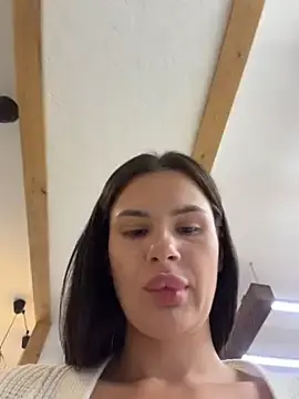 Stripchat Free Live Porn of MiraReach