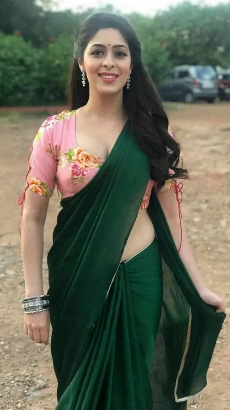 shivani_hot369
