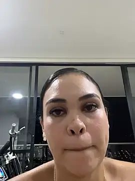 Stripchat Sex Cam of FOX_LATINA