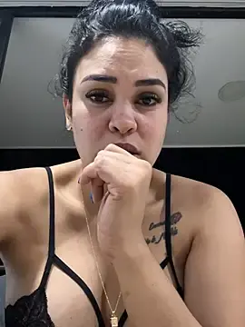 Stripchat Live Sex Cam of FOX_LATINA