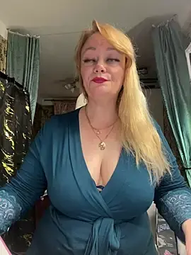 Stripchat Live Sex Cam of Sweet-blonde