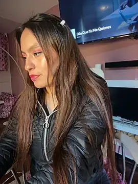 Stripchat Sex Cam of Adarha_Ramirez
