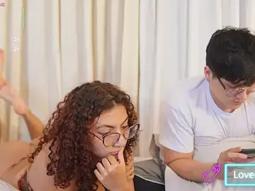 Stripchat Live Sex Cam of Mia_and_Belmonth