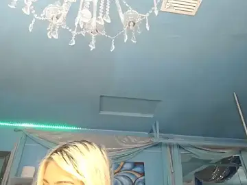 Stripchat Sex Cam of ADRIANNA_FOX