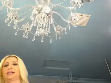 Stripchat Watch Live Sex Cams of ADRIANNA_FOX