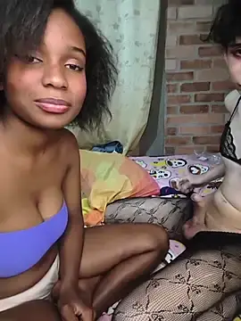 Stripchat Adult Webcam of OshunHoney