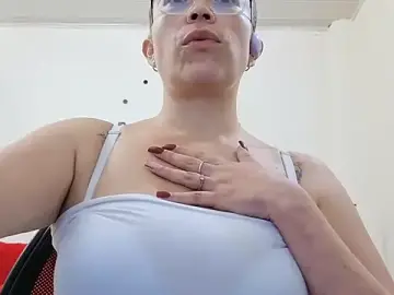 Stripchat Free Porn Cam of lesb_milf