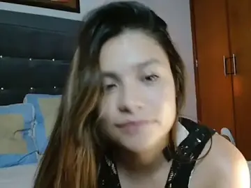 Stripchat Sex Cam of 3littles