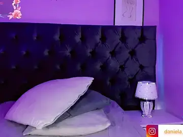 Stripchat Live Sex Cam of Amira_Ember