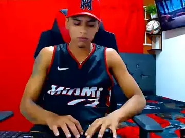 Stripchat Free Porn Cam of cristian_tayron1