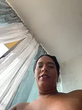 Stripchat Live Sex Cam of Newshantal_