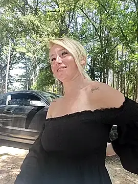 Stripchat Sex Cam of POPPY_XO