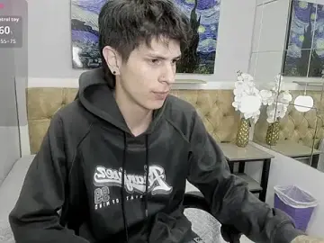 Stripchat Watch Live Sex Cams of Salvatore18_