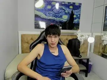 Stripchat Watch Live Sex Cams of Salvatore18_