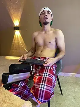 Stripchat Free Porn Cam of Noah_Smith01