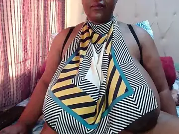 Stripchat Adult Webcam of CHOCOLATEDARKBUSTYX