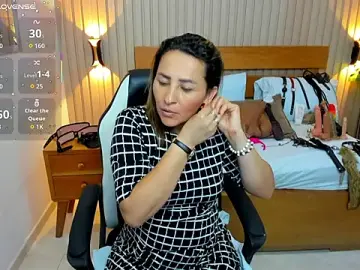 Stripchat Free Live Porn of luciana_ballesteros_