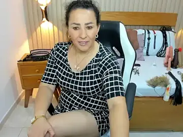 Stripchat Sex Cam of luciana_ballesteros_