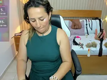 Stripchat Free Porn Cam of luciana_ballesteros_