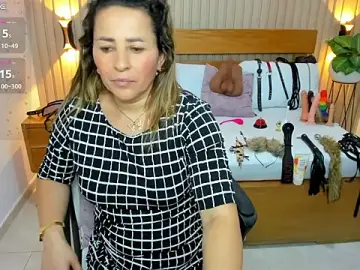 Stripchat Sex Cam of luciana_ballesteros_