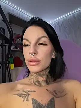 Stripchat Live Sex Cam of angel_devil_forever