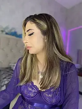 Stripchat Sex Cam of nini_love01