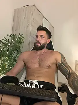 Stripchat Live Porn of LustyMike_