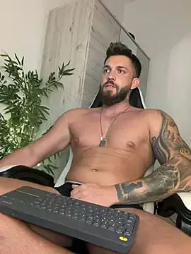 Stripchat Nude Webcam of LustyMike_
