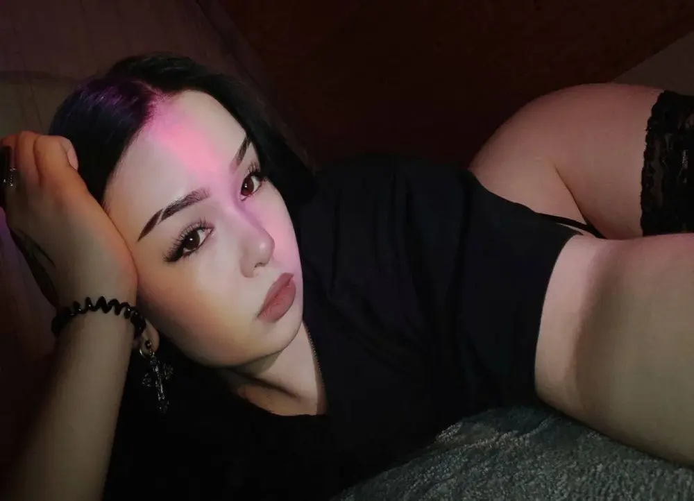 Velvet_Eyes
