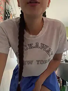 Stripchat Live Sex of LittleDoll___