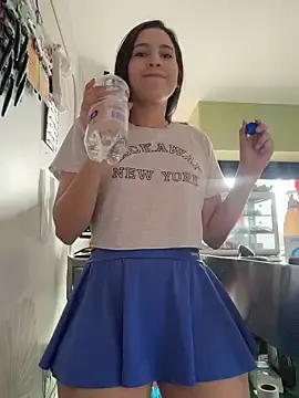 Stripchat Live Sex Cam of LittleDoll___