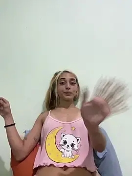 Stripchat Sex Cam of loirinhaaa