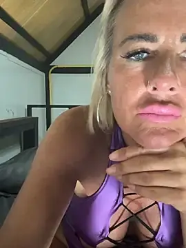 Stripchat Live Sex Cam of MakemeMillie1