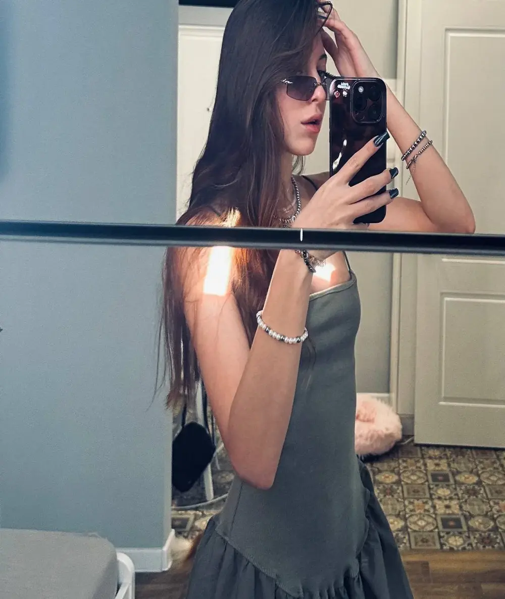 selena_favn