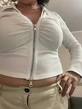 Stripchat Adult Webcam of Kiramagic