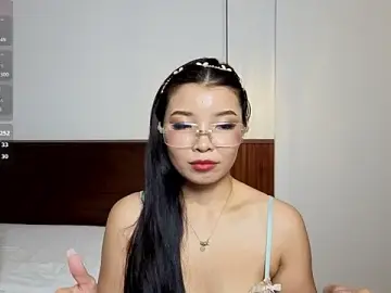 Stripchat Adult Webcam of Yuki_glow
