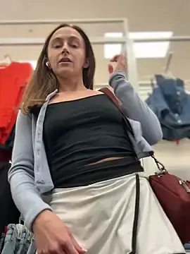 Stripchat Live Sex Cam of lunagirl13