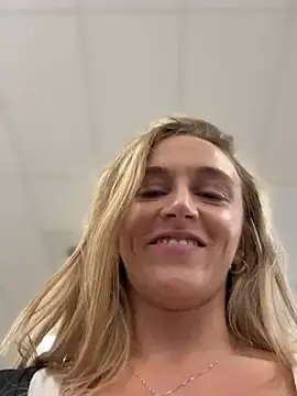 Stripchat Sex Cam of lunagirl13