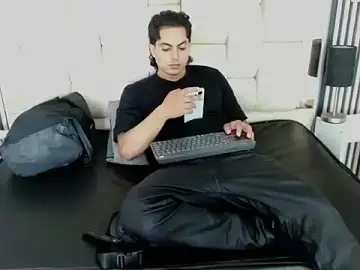 Stripchat Free Live Porn of Alex_Wolft