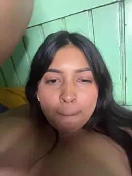 Stripchat Live Sex Cam of Milanyvero_