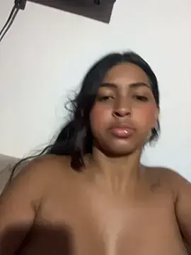 Stripchat Adult Video Chat of Milanyvero_