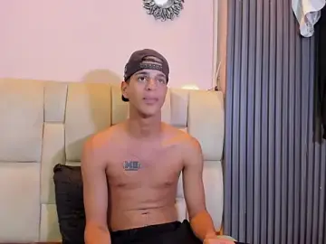 Stripchat Adult Webcam of Tyler_Noir