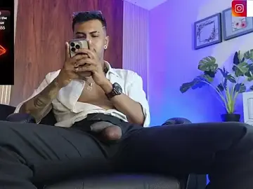 Stripchat Sex Chat of Latinmoster_boss