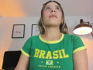 Stripchat Live Sex Cam of Bonny_and_carrot