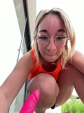 Stripchat Free Porn Cam of Giuliana_baby