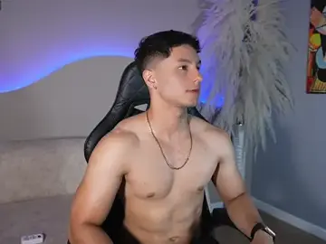 Stripchat Live Sex Cam of Noah_Clarkk